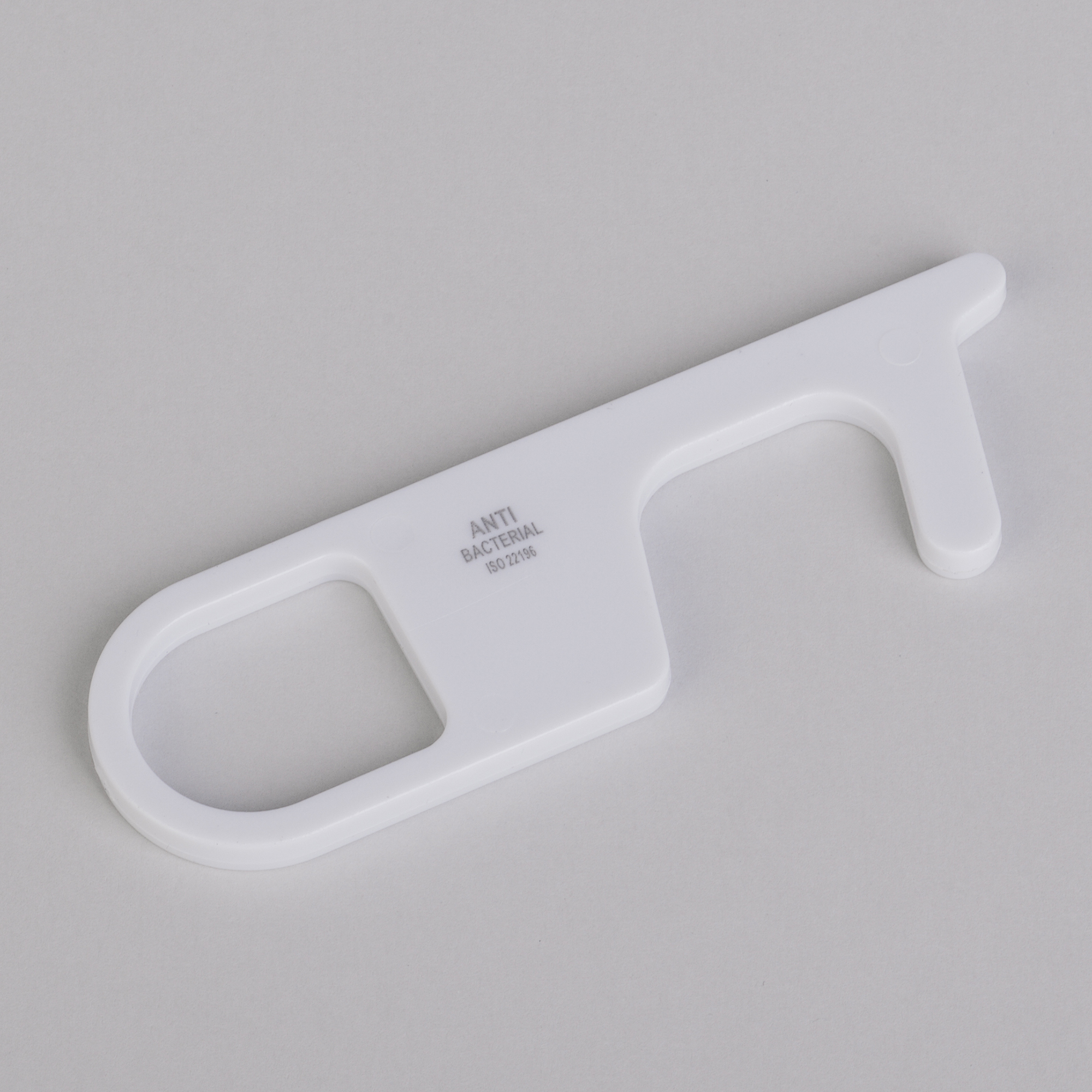 Брелок Тачер бесконтактный с антибактериальной защитой , белый